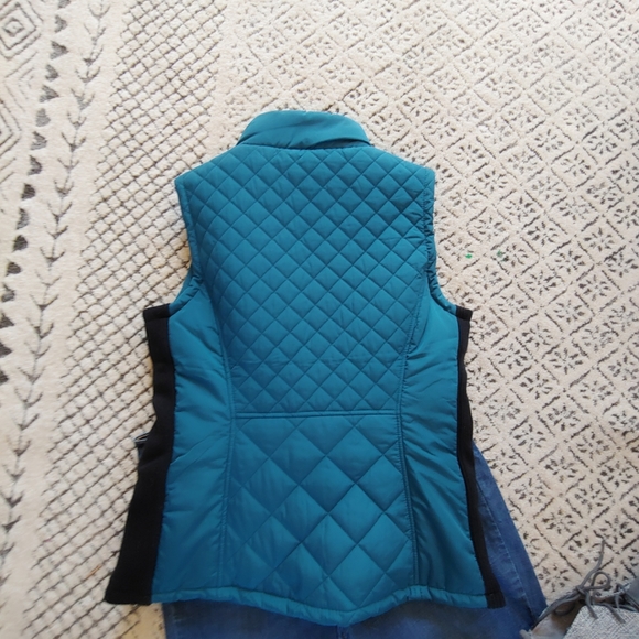 Andrew Marc Teal and Black Quilted Vest Jacket. - Picture 7 of 8